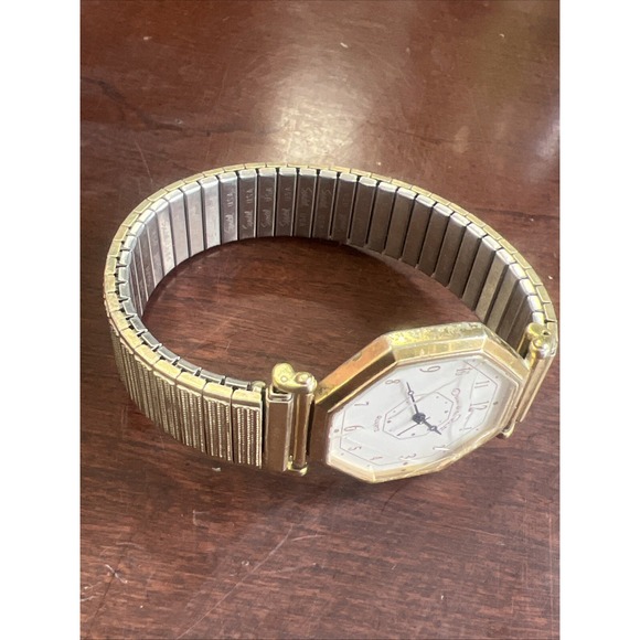 Vintage Oscar De La Renta Octagonal Watch Gold Tone- Untested - Picture 4 of 6